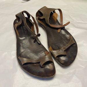 CYDWOQ leather brown sandals